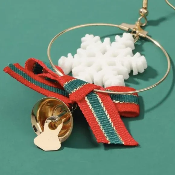 Christmas Snowflake Earrings - Picture 6 of 6